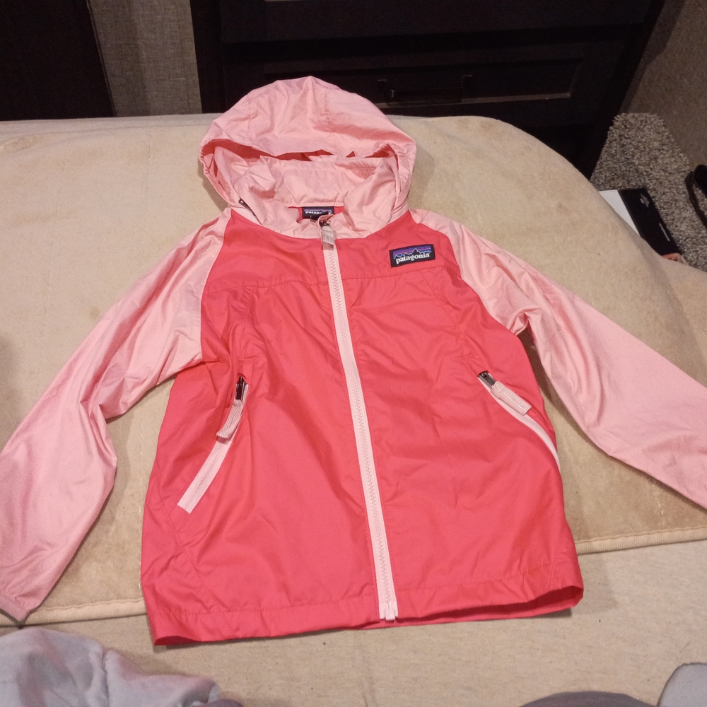 Patagonia Pink and Light Pink Girls' Hooded Windbreaker 2T Only Used Once